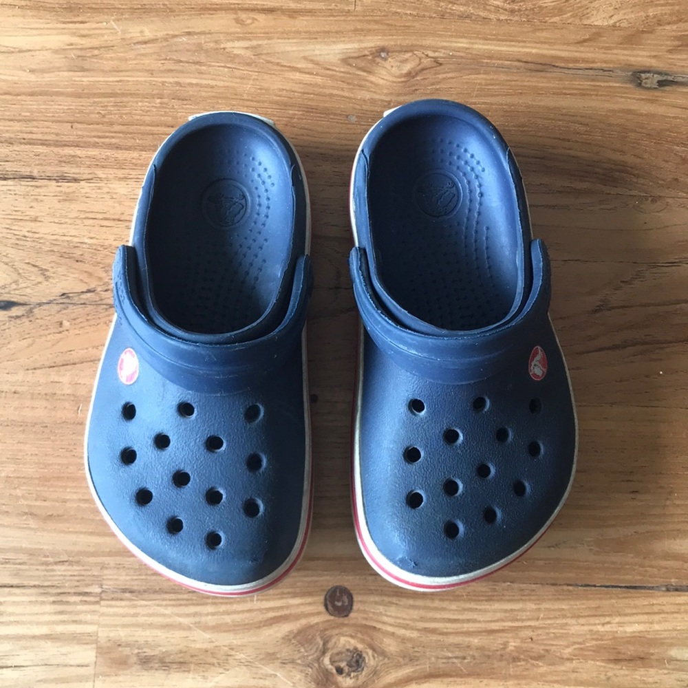Kids crocs size 6/7